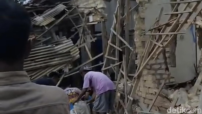 Geger Ledakan Dahsyat di Sumenep: 2 Rumah Rusak, Warga Berhamburan Keluar