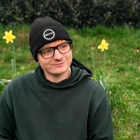 Mirip Ed Sheeran, Pria Ini Diminta Asuransi Rp 200 Miliar untuk Masuk Mall