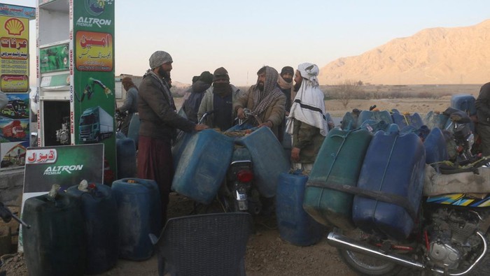 A man on a motorcycle gets his bike refuelled with petrol, brought from Iran, amid the U.S.-Israel conflict with Iran, at a shop in Quetta, Pakistan, March 4, 2026. REUTERS/Naseer Ahmed