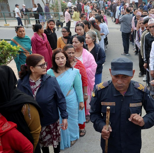 Warga Rela Antre Panjang Demi Nyoblos di Pemilu Nepal