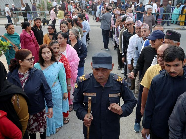 Warga Rela Antre Panjang Demi Nyoblos di Pemilu Nepal