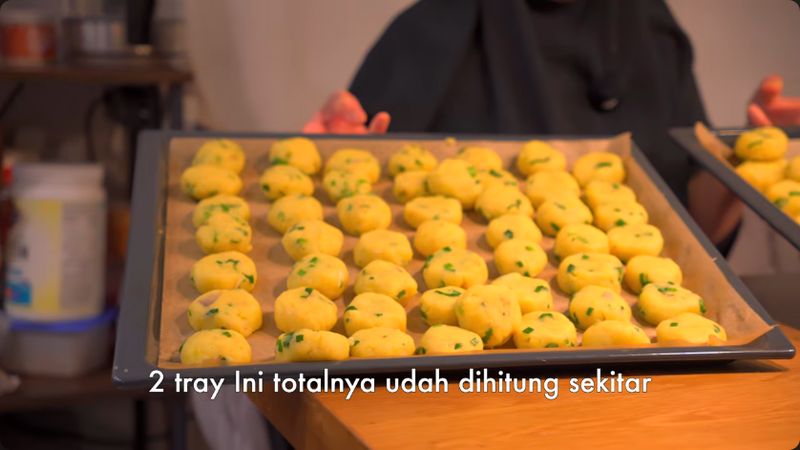 WNI bikin perkedel di Swiss untuk bukber 100 orang