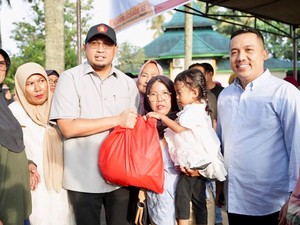 Andre Rosiade Bagikan 500 Paket Sembako-Paparkan Progres Pembangunan Sumbar