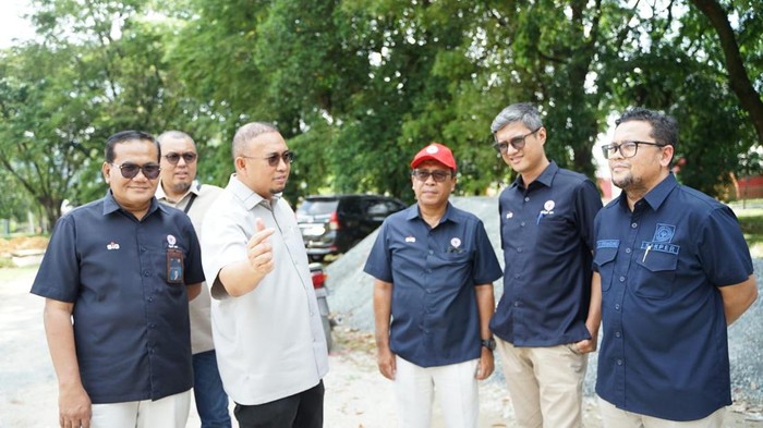 Wakil Ketua Komisi VI DPR RI dari Fraksi Gerindra Andre Rosiade meninjau fasilitas PT Semen Padang, Kamis (5/3/2026).