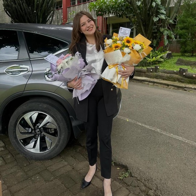 Berkah Ramadan, Andrea Henriette Raih Gelar S2 Hukum