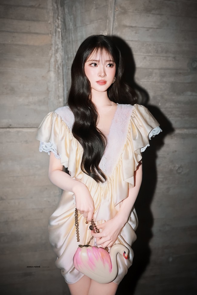 Di media sosial, banyak yang memuji foto-foto Anna yang dirilis di Getty. Potret tersebut dianggap menunjukkan kecantikan asli dari wanita kelahiran Toyama tersebut.  Foto: Dok. Fansite