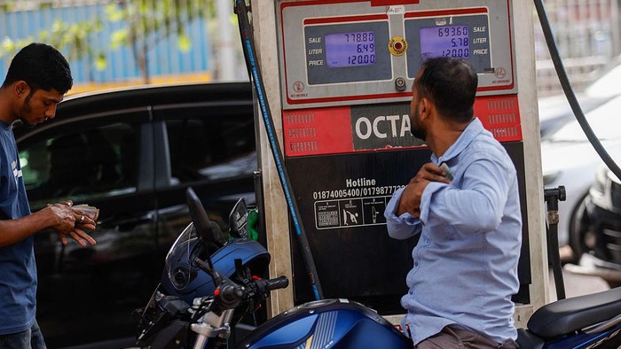 People wait with their vehicles in a queue at a filling station to buy fuel amid concerns over a possible oil price hike due to the escalating Iran-US conflict at Asad Gate in Dhaka, Bangladesh, on March 5, 2026. (Photo by Syed Mahamudur Rahman/NurPh