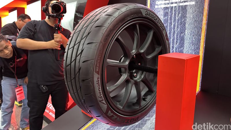 Bridgestone meluncurkan ban Potenza Adrenalin RE005 untuk mobil-mobil performa tinggi dan mobil listrik.