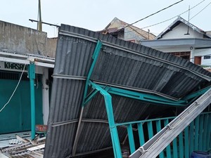 8 Bangunan Rusak di Surabaya Rusak Diterjang Hujan Badai