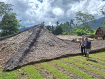 4 Bangunan di Pura Luhur Pucak Tinggah Ambruk, Kerugian Rp 1,5 Miliar