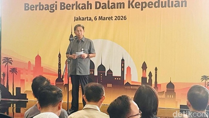 PT Bank Mega Tbk kembali menebar berkah Ramadan melalui program sosial Mega Berbagi dengan menyalurkan hampir 15 ribu paket sembako kepada masyarakat yang membutuhkan di berbagai daerah di Indonesia. Kegiatan bertajuk “Berbagi Berkah Dalam Kepedulian” ini menjadi wujud komitmen perusahaan dalam membantu meringankan beban masyarakat menjelang Hari Raya Idul Fitri.