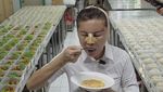 Baru Selesai Oplas, Ci Mehong Langsung Beraksi di Dapur dan Jualan