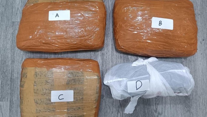 Ditresnarkoba Polda Metro Jaya menggagalkan peredaran narkotika jenis ganja seberat sekitar 3 kg di Tanah Abang, Jakpus. Dua orang pria ditangkap petugas. (dok Ist)