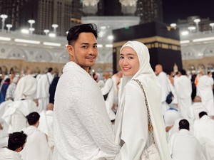 Intip Potret Febby Rastanty Umrah Perdana dengan Suami di Bulan Ramadan