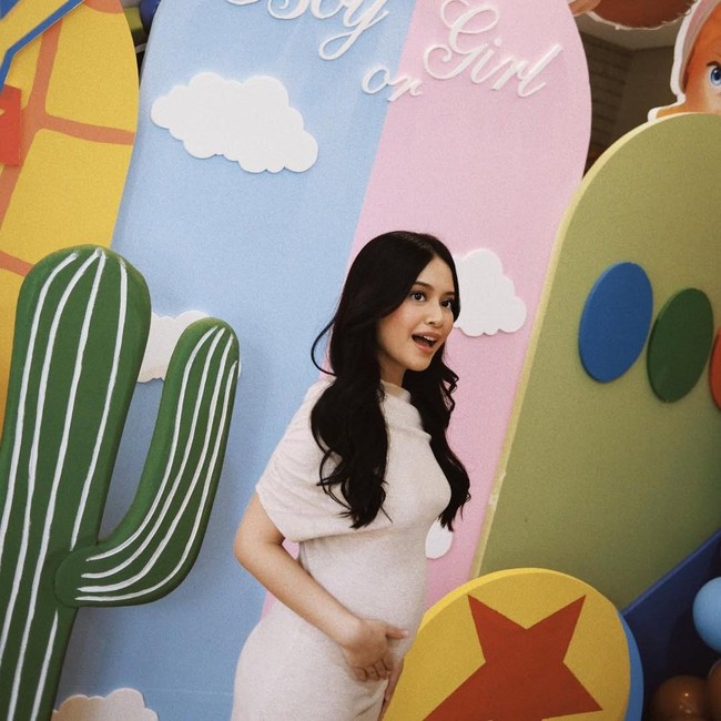 Momen Gender Reveal Kehamilan Hanggini