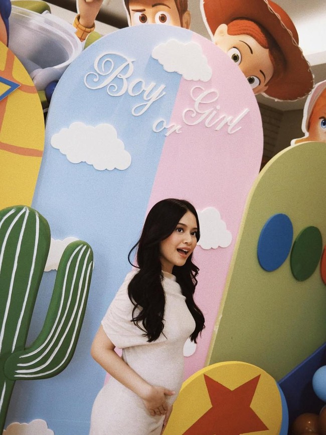 Momen Gender Reveal Kehamilan Hanggini