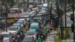 Hujan Deras dan Kemacetan Warnai Pagi Hari di Ciputat