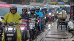Hujan Deras dan Kemacetan Warnai Pagi Hari di Ciputat