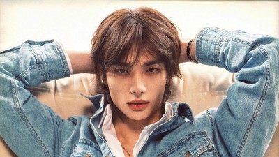 Hyunjin Stray Kids Jadi Global Ambassador Guess, Tampil Klasik Tapi Edgy