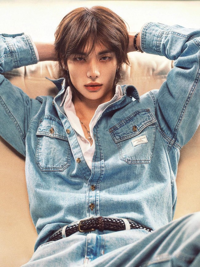 Hyunjin Stray Kids Jadi Global Ambassador Guess, Tampil Klasik Tapi Edgy