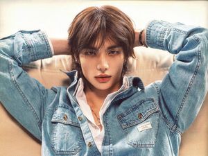 Hyunjin Stray Kids Jadi Global Ambassador Guess, Tampil Klasik Tapi Edgy