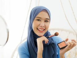 6 Tips Makeup Lebaran Praktis yang Tahan Lama saat Silaturahmi