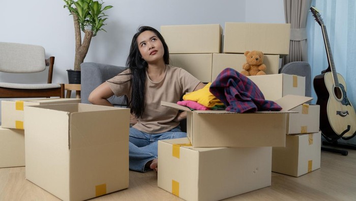 Ilustrasi Menimbun Barang