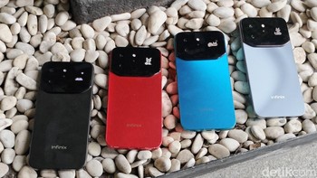 Dari sisi desain, kolaborasi dengan Pininfarina terasa kuat. Infinix Note 60 Ultra membawa elemen visual yang terinspirasi dari dunia otomotif, khususnya mobil balap. Infinix hadir dalam 4 varian warna. Foto: Adi FR/detikINET