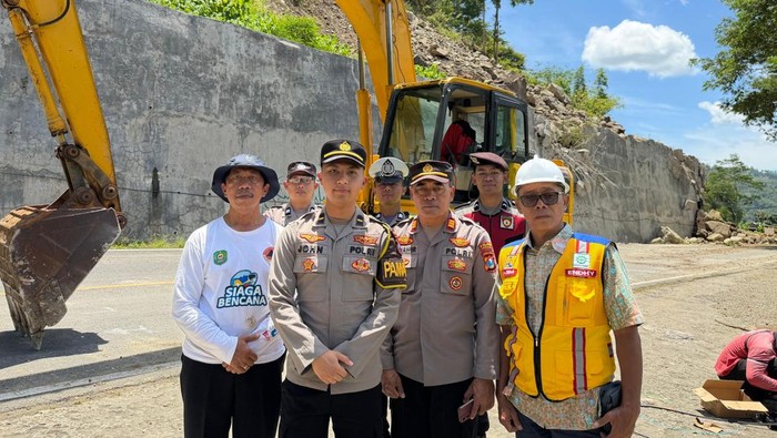 Jalur yang longsor di Ponorogo-Trenggalek