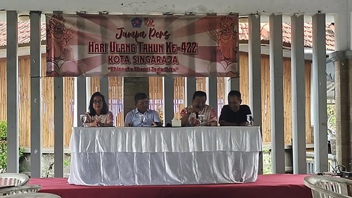 Jumpa Pers Peringatan HUT Kota Singaraja ke 422, di Pantai Penimbangan, Jumat (6/3/2026). (Made Wijaya)