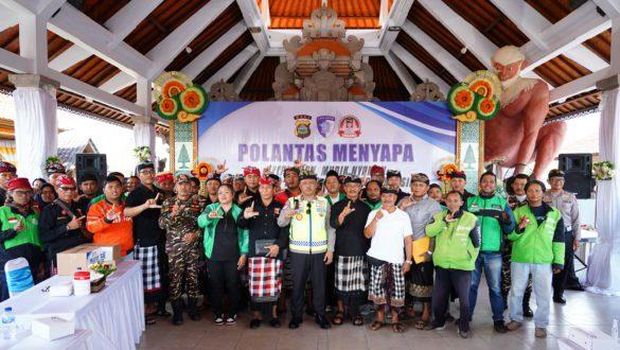 Kakorlantas Polri Irjen Agus Suryonugroho menghadiri acara  'Polantas Menyapa' di Bali bersama Pecalang, Banser, komunitas ojek online hingga tokoh masyarakat