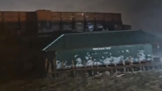 Kapal menghantam jembatan di Dusun Tambaksari, Desa Bedono, Sayung, Demak, Jumat (6/3/2026) malam. Kapal menghantam jembatan di Dusun Tambaksari, Desa Bedono, Sayung, Demak, Jumat (6/3/2026) malam.