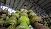 Pertamina Patra Niaga Regional Sumatera Bagian Utara (Sumbagut) menambah pasokan elpiji 3 kilogram untuk wilayah Aceh guna memastikan kebutuhan masyarakat tetap terpenuhi. Distribusi tambahan ini diprioritaskan bagi warga kurang mampu serta pelaku usaha mikro, kecil, dan menengah (UMKM). ANTARA FOTO/Akramul Muslim
