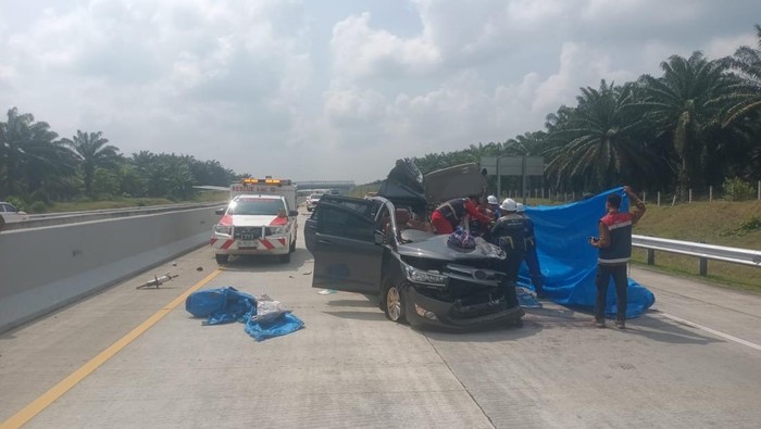 4 Orang Tewas dalam Tabrakan Mobil-Truk di Tol Indrapura-Kisaran Sumut