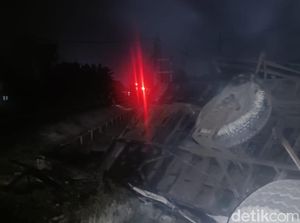 Video: Momen Evakuasi Masinis KA Blambangan Usai Tabrak Truk