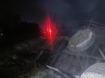 Video: Momen Evakuasi Masinis KA Blambangan Usai Tabrak Truk