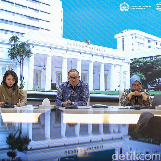 Ketegangan Meningkat, Kemlu Mulai Evakuasi WNI dari Iran