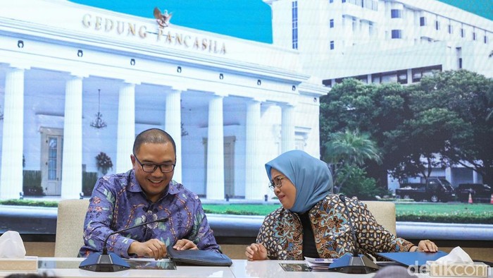 Pemerintah Indonesia melalui Kementerian Luar Negeri (Kemlu) mulai melakukan evakuasi warga negara Indonesia (WNI) dari Iran pada Jumat (6/3/2026). Langkah ini dilakukan menyusul meningkatnya ketegangan dan situasi keamanan di kawasan Timur Tengah.