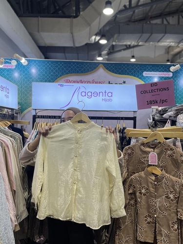 Koleksi serba butter yellow di bazar hijab dan busana muslim, Rendezvous Modest Market X Bank Syariah Nasional mulai dari 3-15 Maret 2026 di AEON Tanjung Barat, Jakarta.