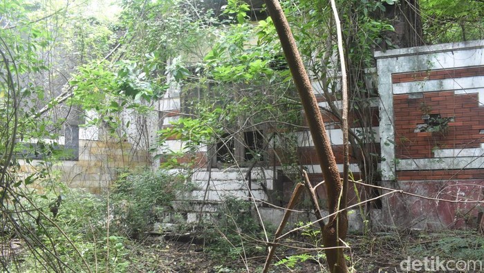 Kondisi Kolam renang Brantas
