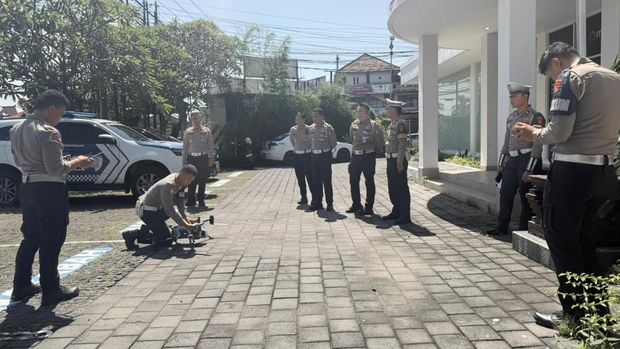 Korlantas Polri melakukan pemantauan udara menggunakan ETLE Drone Presisi pada sejumlah titik strategis di wilayah Kota Denpasar, Bali. (dok.Korlantas Polri)