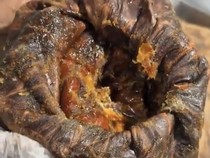 Viral! Penampakan Kurma 100 Tahun yang Ditemukan dalam Kantong Kulit