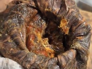 Viral! Penampakan Kurma 100 Tahun yang Ditemukan dalam Kantong Kulit