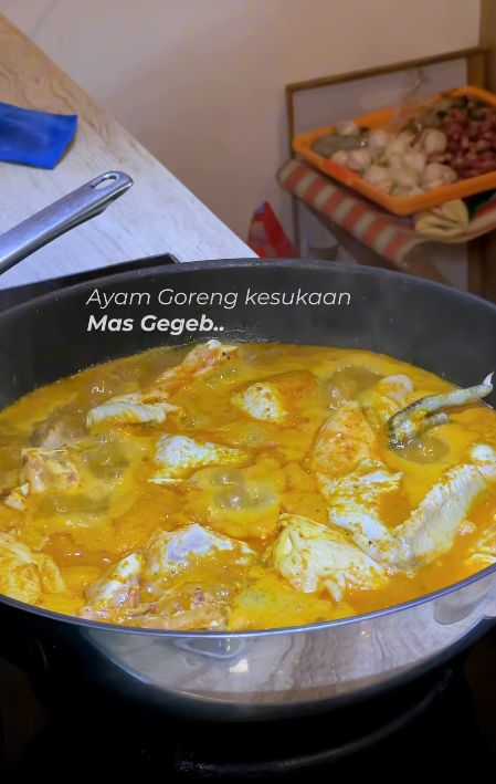 Masak Sendiri untuk Putranya, Dewi Perssik Bikin 2 Menu Spesial Ini