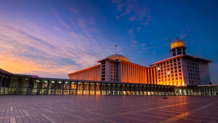 Istiqlal Mosque, or Masjid Istiqlal, (Independence Mosque) in Jakarta, Indonesia is the largest mosque in Southeast Asia.