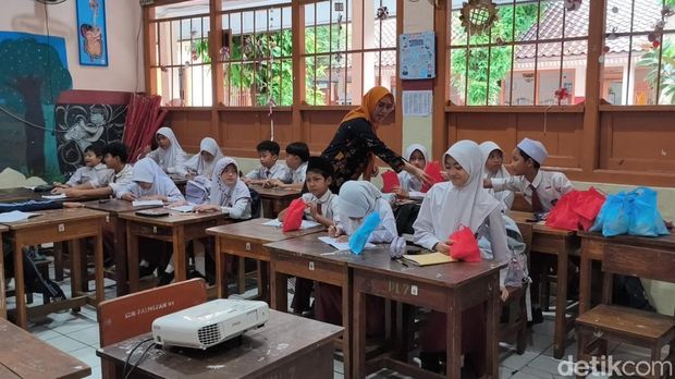 MBG di SDN 07 Pagi Palmerah