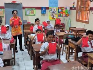 Keceriaan Siswa SDN 07 Palmerah Terima MBG dari SPPG Polri Saat Ramadan