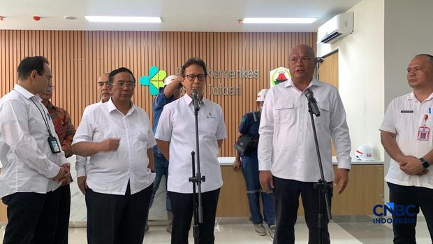 Menteri Kesehatan Budi Gunadi Sadikin dalam kunjungan kerja ke RSUD Tafaeri, Kabupaten Nias Utara, Provinsi Sumatra Utara, Jumat (6/3/2026). (CNBC Indonesia/Fergi Nadira)