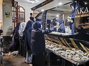 Geliat Mobil Makan-makan, Tebar Kebaikan di Penjuru Bandung
