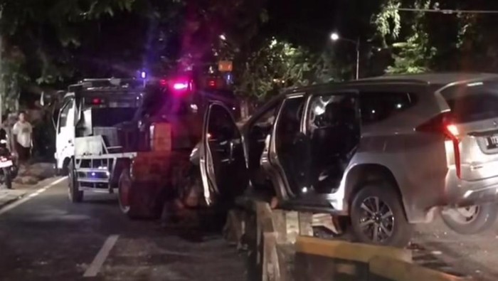 Mobil tabrak separator busway di Jakbar. (Dok. ist)